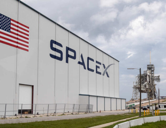 Florida,,Usa,,13th,August,2015,,Spacex,Building,With,Launch,Pad