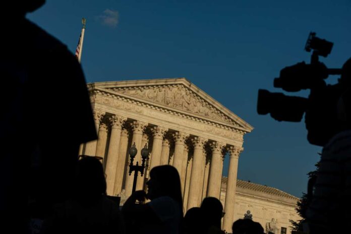 Us,Supreme,Court,Building,In,Washington,,Dc,With,Protestors',And
