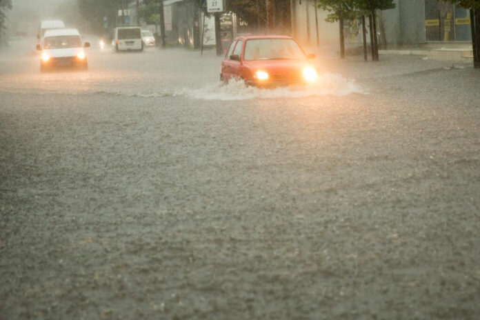 Street,Of,The,City,Flooded,After,Heavy,Rains.,Cars,Driving
