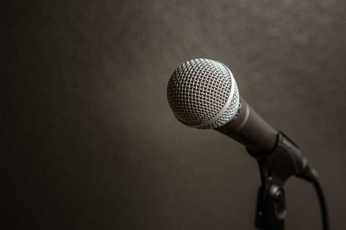 Mic,Microphone,On,Black,Gray,Background