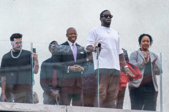 Sean,"diddy",Combs,Speaks,And,Performs,To,The,Crowd,After