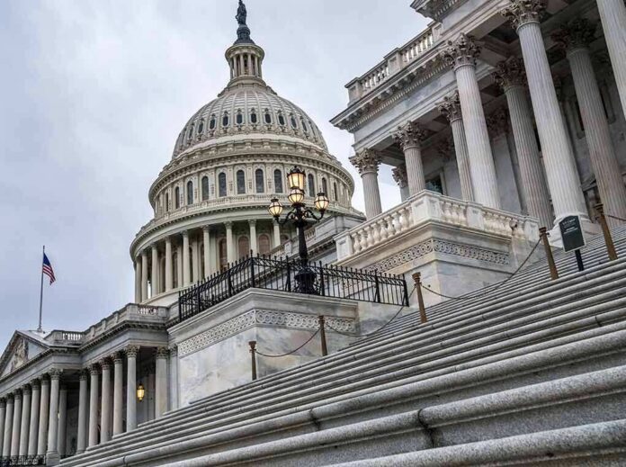 shutterstock_1069244462 US Capitol building dome and steps