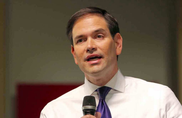 364194947 Marco Rubio speaking with a microphone