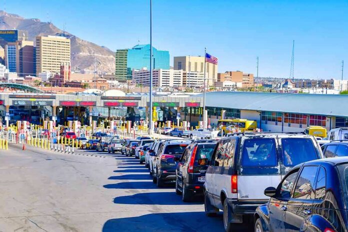 shutterstock_1353660044 Cars lined up at a border crossing checkpoint