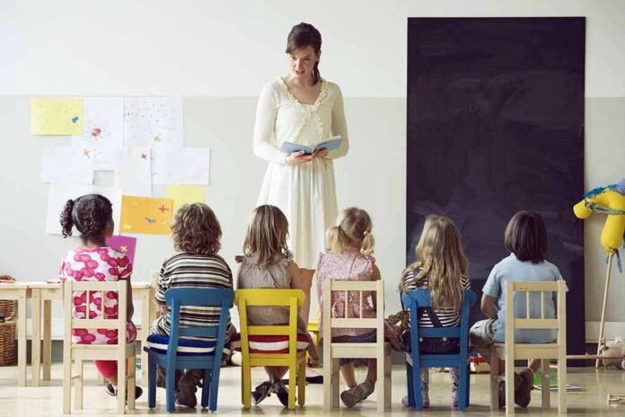shutterstock_1669207309 Teacher reading to children seated in a classroom